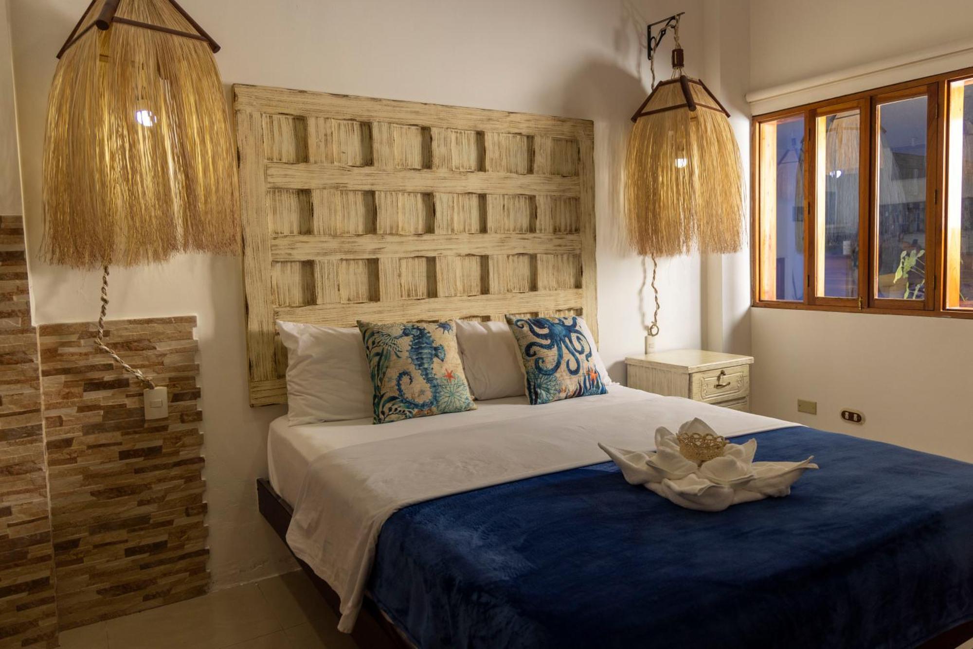 Galapagos Planet Hotel プエルト・バケリソ・モレノ エクステリア 写真