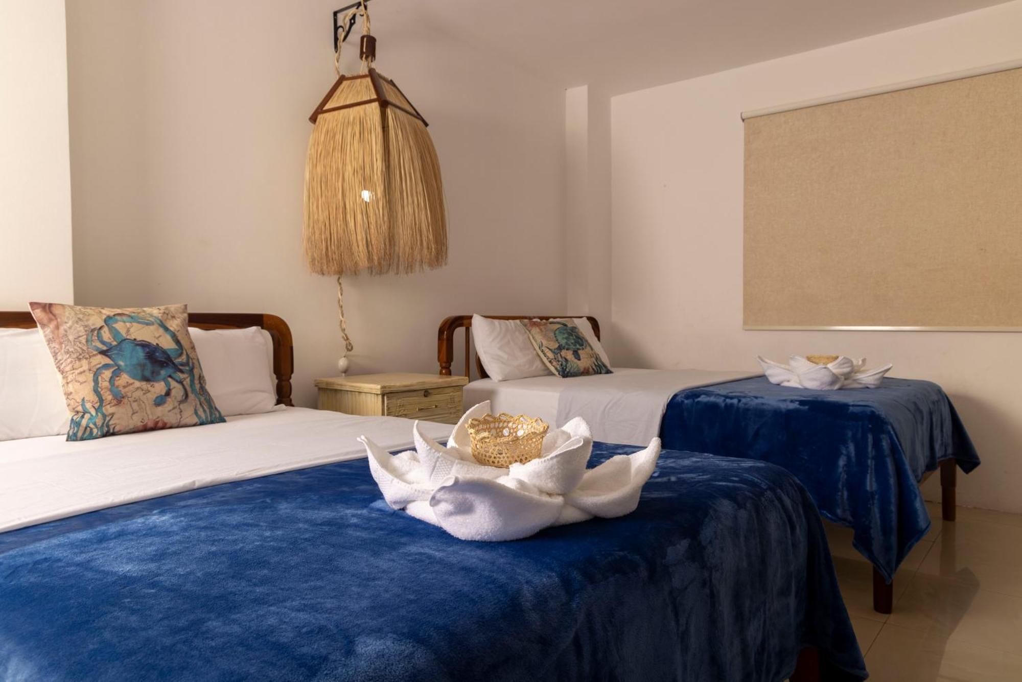 Galapagos Planet Hotel プエルト・バケリソ・モレノ エクステリア 写真