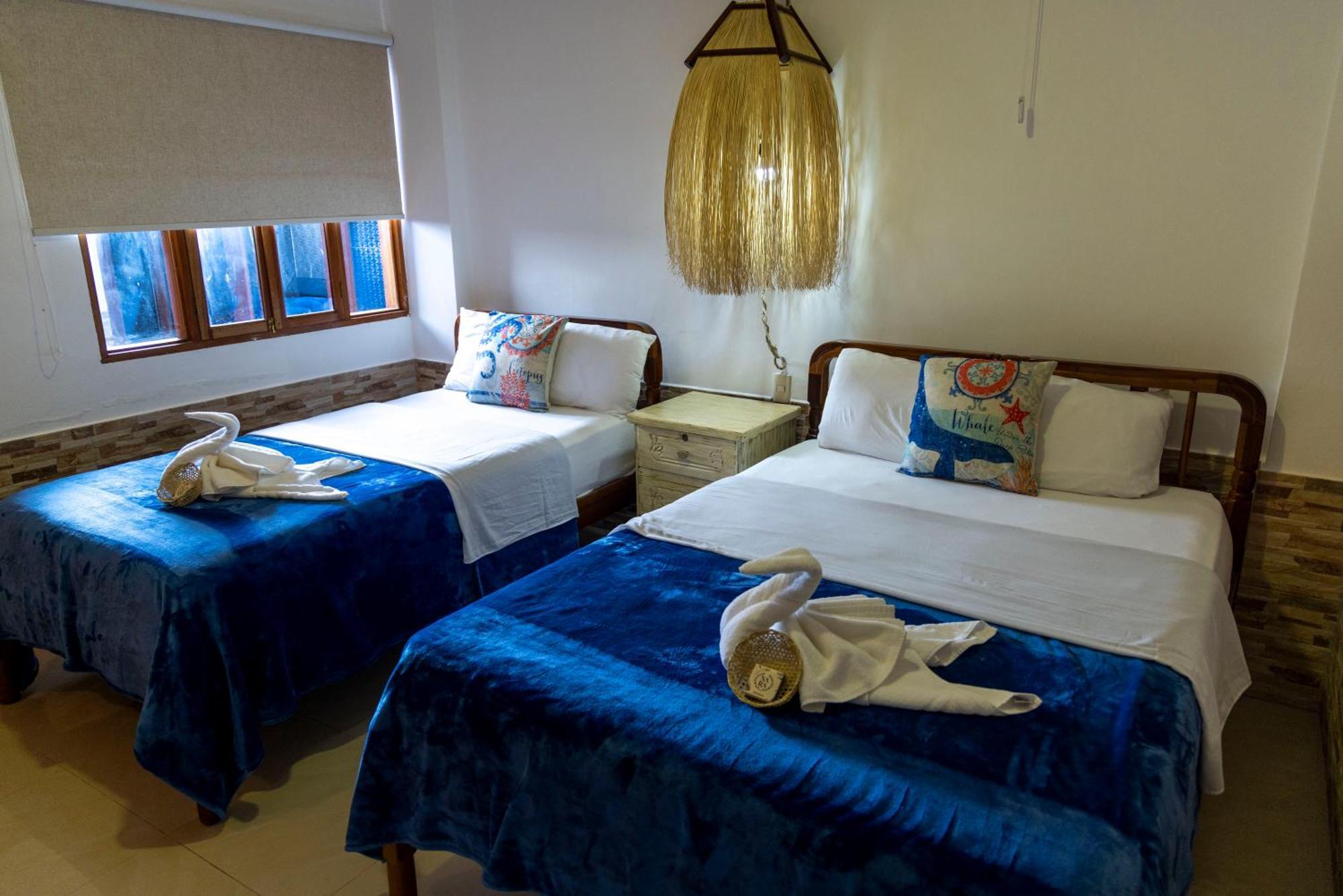 Galapagos Planet Hotel プエルト・バケリソ・モレノ エクステリア 写真